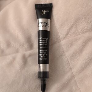 IT Cosmetics Bye Bye Under Eye Concealer - Black and Silver Tube